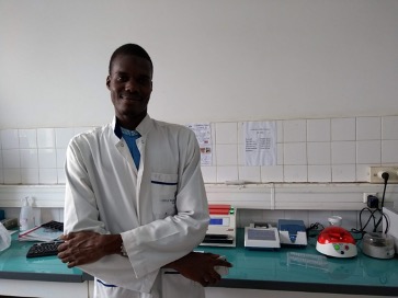 LAMP法の検査機器　西アフリカ・セネガルのダカール・パスツール研究所のアブー・ジョップさん